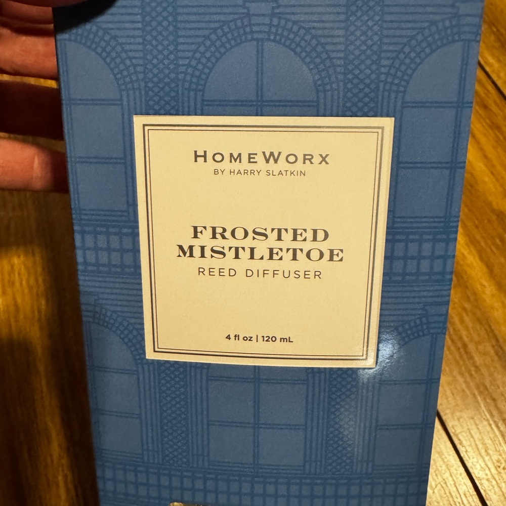 Frosted Mistletoe Reed Diffuser - Blue - Picture 2 of 9